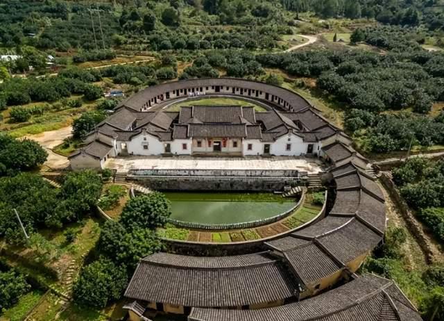 古代建筑门朝哪边_古代大门建筑_风水门古代建筑